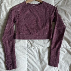 Pink/purple long-sleeved cropped workout top